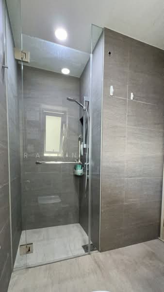 Sengkang Grand Residences, 86 Compassvale Bow, 3 Bedrooms, 1,055 sqft, Condominium For Sale, by Rayant Yeo, 500231002 - Bathroom - PropertyGuru.com.sg