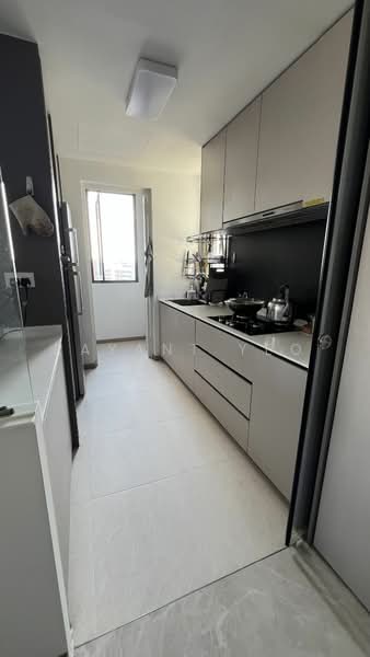 Sengkang Grand Residences, 86 Compassvale Bow, 3 Bedrooms, 1,055 sqft, Condominium For Sale, by Rayant Yeo, 500231002 - Kitchen - PropertyGuru.com.sg