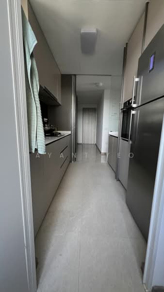 Sengkang Grand Residences, 86 Compassvale Bow, 3 Bedrooms, 1,055 sqft, Condominium For Sale, by Rayant Yeo, 500231002 - Kitchen - PropertyGuru.com.sg