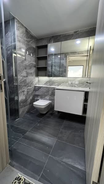 Sengkang Grand Residences, 86 Compassvale Bow, 3 Bedrooms, 1,055 sqft, Condominium For Sale, by Rayant Yeo, 500231002 - Bathroom - PropertyGuru.com.sg