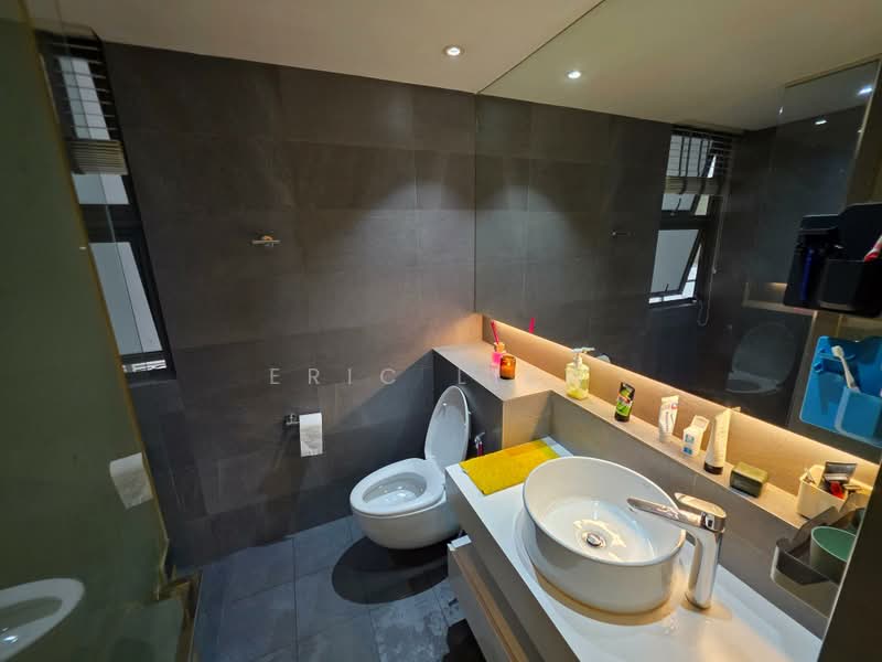 Waterwoods, 25 Punggol Field Walk, 3 Bedrooms, 1,044 sqft, Executive Condominium For Sale, by Eric Liew, 500231021 - Bathroom - PropertyGuru.com.sg