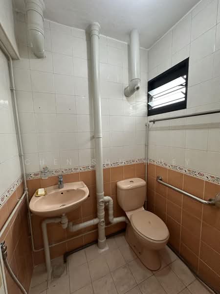 321 Ang Mo Kio Avenue 1, 321 Ang Mo Kio Avenue 1, 3 Bedrooms, 1,054 sqft, HDB Flat For Sale, by Chen Shu Huey, 500231023 - Bathroom - PropertyGuru.com.sg