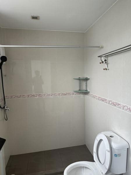 Palm Lodge, 4 Geylang Lor 37, Eunos / Geylang / Paya Lebar, Room Rental, 200 sqft, Condominium For Rent, by Gino Pan, 500231027 - Bathroom - PropertyGuru.com.sg