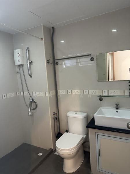 Palm Lodge, 4 Geylang Lor 37, Eunos / Geylang / Paya Lebar, Room Rental, 160 sqft, Condominium For Rent, by Gino Pan, 500231030 - Bathroom - PropertyGuru.com.sg