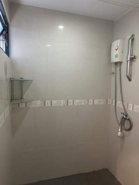 Palm Lodge, 4 Geylang Lor 37, Eunos / Geylang / Paya Lebar, Room Rental, 160 sqft, Condominium For Rent, by Gino Pan, 500231030 - Bathroom - PropertyGuru.com.sg
