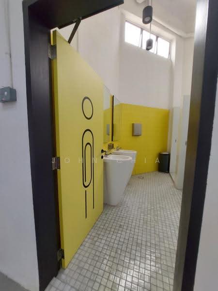 Halcyon 1, 39A Jalan Pemimpin, Ang Mo Kio / Bishan / Thomson, 2,587 sqft, Light Industrial (B1) For Rent, by John Chia, 500231031 - Bathroom - CommercialGuru.com.sg