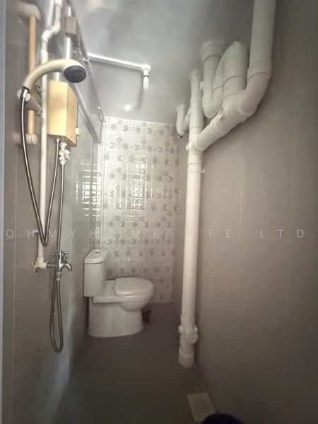 39 Circuit Road, 39 Circuit Road, 2 Bedrooms, 710 sqft, HDB Flat For Sale, by AMELIA SI, 500231037 - Bathroom - PropertyGuru.com.sg
