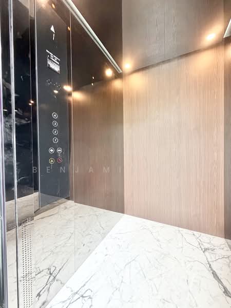 MOVE IN READY, BRAND NEW SEMID WITH LIFT & POOL!!!, KOVAN ESTATE, 7 Bedrooms, 7,000 sqft, Semi-Detached House For Sale, by Benjamin Poh, 500231038 - Lift - PropertyGuru.com.sg
