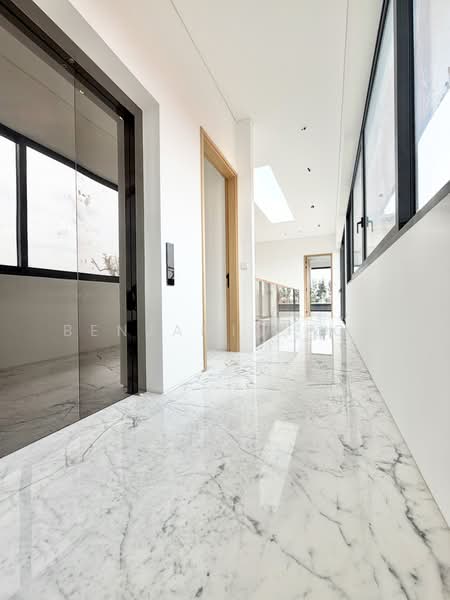 MOVE IN READY, BRAND NEW SEMID WITH LIFT & POOL!!!, KOVAN ESTATE, 7 Bedrooms, 7,000 sqft, Semi-Detached House For Sale, by Benjamin Poh, 500231038 - Landing & Walk Way - PropertyGuru.com.sg
