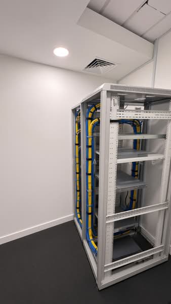 The Signature, 51 Changi Business Park Central 2, 1,359 sqft, Business / Science Park For Rent, by Sebastian Lee, 500231045 - Server Room - CommercialGuru.com.sg