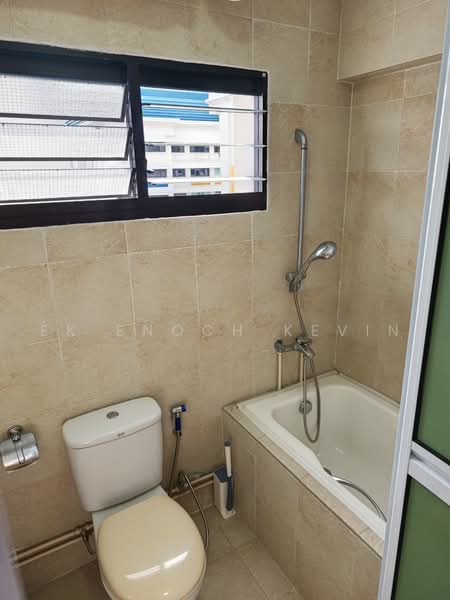 504 Woodlands Drive 14, 504 Woodlands Drive 14, 4 Bedrooms, 1,313 sqft, HDB Flat For Sale, by EK Enoch Kevin, 500231058 - Bathroom - PropertyGuru.com.sg