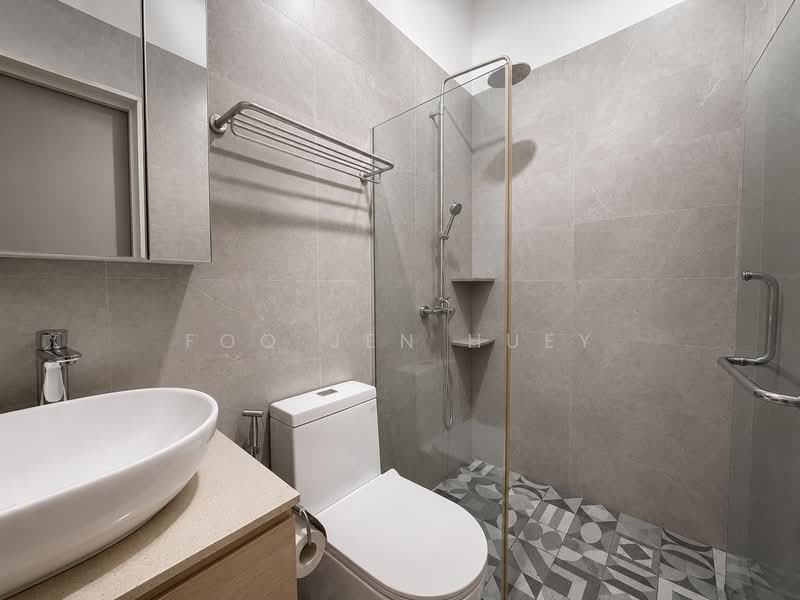 Ellington Square, Ellington Square, 5 Bedrooms, 2,499 sqft, Terraced House For Sale, by Foo Jen Huey, 500231071 - Bathroom - PropertyGuru.com.sg