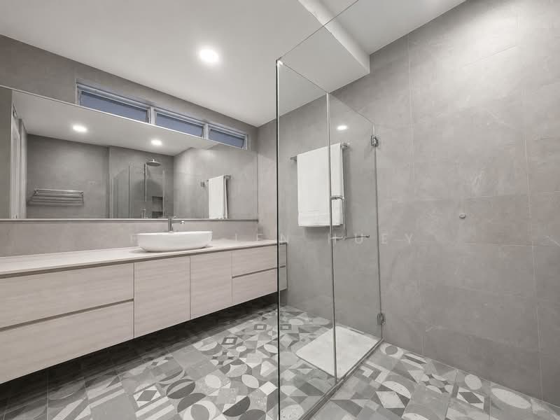 Ellington Square, Ellington Square, 5 Bedrooms, 2,499 sqft, Terraced House For Sale, by Foo Jen Huey, 500231071 - Bathroom - PropertyGuru.com.sg