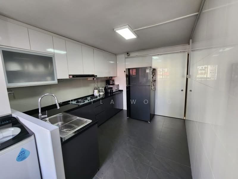 241 Jurong East Street 24, 241 Jurong East Street 24, 2 Bedrooms, 731 sqft, HDB Flat For Sale, by Sheila Wong, 500231072 - Kitchen - PropertyGuru.com.sg