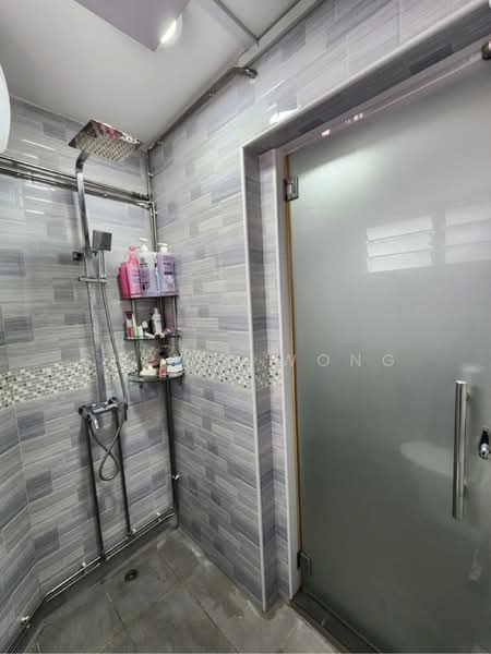 241 Jurong East Street 24, 241 Jurong East Street 24, 2 Bedrooms, 731 sqft, HDB Flat For Sale, by Sheila Wong, 500231072 - Bathroom - PropertyGuru.com.sg