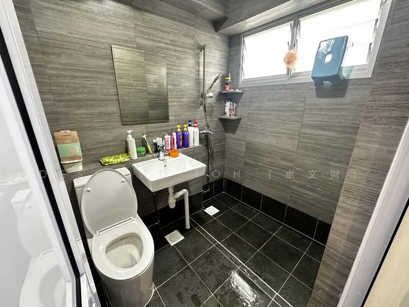 340 Choa Chu Kang Loop, 340 Choa Chu Kang Loop, 3 Bedrooms, 1,151 sqft, HDB Flat For Sale, by Desmond Toh (卓文财), 500231083 - Bathroom - PropertyGuru.com.sg