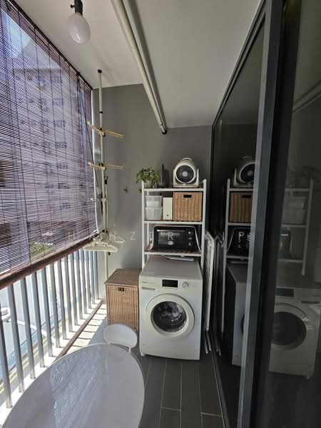 Silverscape, 39 LORONG 32 GEYLANG, 1 Bedroom, 409 sqft, Apartment For Sale, by Hanzer Yip, 500231096 - Balcony - PropertyGuru.com.sg