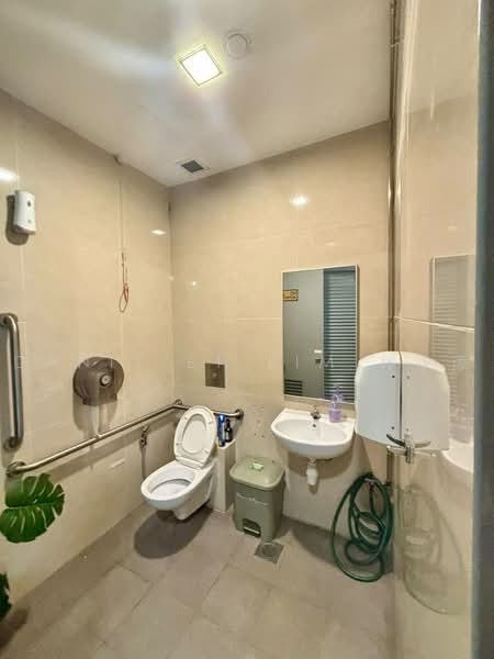 Suites at Bukit Timah, 68 Jalan Jurong Kechil, 484 sqft, Food & Beverage For Rent, by Danis ET Lim 林永添, 500231118 - Bathroom - CommercialGuru.com.sg