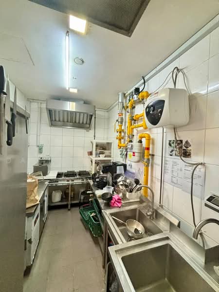 Suites at Bukit Timah, 68 Jalan Jurong Kechil, 484 sqft, Food & Beverage For Rent, by Danis ET Lim 林永添, 500231118 - Kitchen - CommercialGuru.com.sg