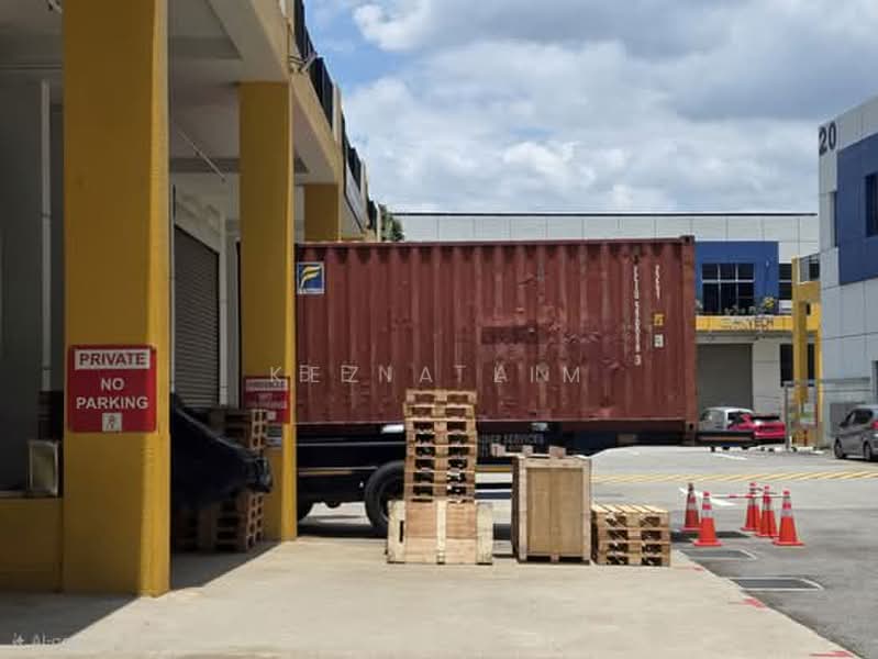 Tradehub 21, 18 Boon Lay Way, Boon Lay / Jurong / Tuas, 3,500 sqft, Light Industrial (B1) For Sale, by Kezia Lim, 500231120 - Exterior - CommercialGuru.com.sg