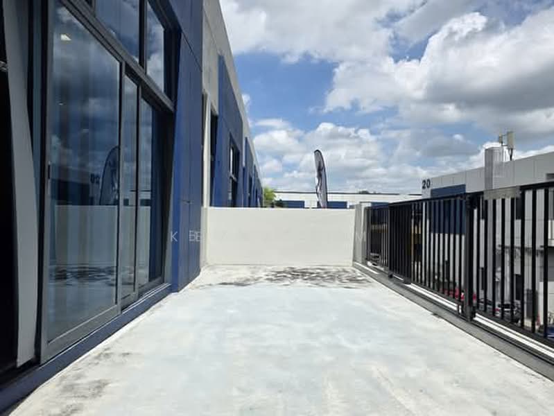 Tradehub 21, 18 Boon Lay Way, Boon Lay / Jurong / Tuas, 7,500 sqft, Light Industrial (B1) For Sale, by Kezia Lim, 500231123 - Exterior - CommercialGuru.com.sg