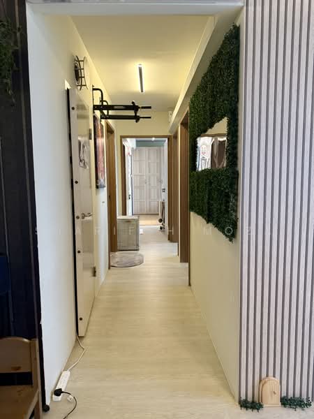 478B Yishun Street 44, 478B Yishun Street 44, 3 Bedrooms, 1,001 sqft, HDB Flat For Sale, by Sharifah Moza, 500231128 - Corridor - PropertyGuru.com.sg