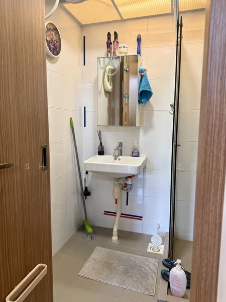 478B Yishun Street 44, 478B Yishun Street 44, 3 Bedrooms, 1,001 sqft, HDB Flat For Sale, by Sharifah Moza, 500231128 - Common Bathroom - PropertyGuru.com.sg