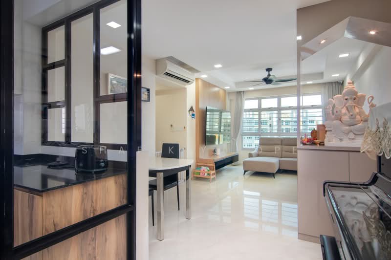 489A Choa Chu Kang Avenue 5, 489A Choa Chu Kang Avenue 5, 3 Bedrooms, 1,001 sqft, HDB Flat For Sale, by Shafik Yusope, 500231129 - Living Room - PropertyGuru.com.sg