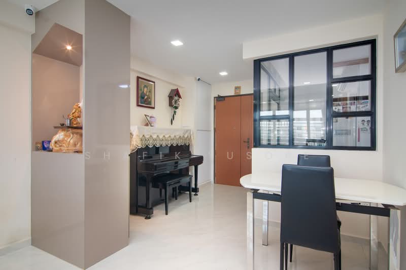 489A Choa Chu Kang Avenue 5, 489A Choa Chu Kang Avenue 5, 3 Bedrooms, 1,001 sqft, HDB Flat For Sale, by Shafik Yusope, 500231129 - Living Room - PropertyGuru.com.sg