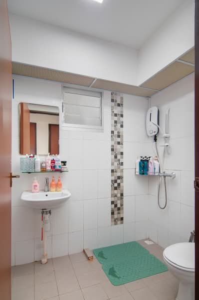 489A Choa Chu Kang Avenue 5, 489A Choa Chu Kang Avenue 5, 3 Bedrooms, 1,001 sqft, HDB Flat For Sale, by Shafik Yusope, 500231129 - Bathroom - PropertyGuru.com.sg