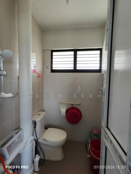 404 Bedok North Avenue 3, 404 Bedok North Avenue 3, 2 Bedrooms, 990 sqft, HDB Flat For Rent, by Caleb Seah, 500231130 - Bathroom - PropertyGuru.com.sg