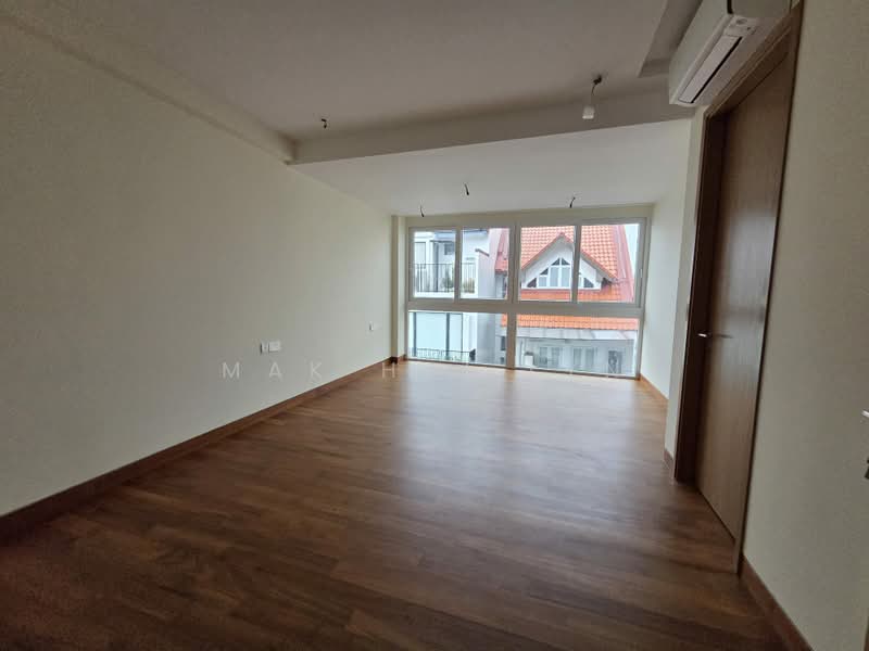 Just TOP! Brand New 2.5 Storey Inter-Terrace with Mezzanine & Private Lift in Opera Estate, Norma Terrace, 5 Bedrooms, 4,200 sqft, Terraced House For Sale, by Mak Hui Lyn, 500231140 - Living Room - PropertyGuru.com.sg