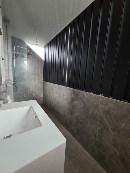 Just TOP! Brand New 2.5 Storey Inter-Terrace with Mezzanine & Private Lift in Opera Estate, Norma Terrace, 5 Bedrooms, 4,200 sqft, Terraced House For Sale, by Mak Hui Lyn, 500231140 - Bathroom - PropertyGuru.com.sg