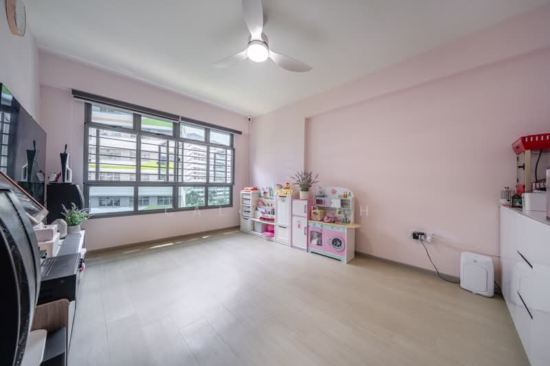 621B Tampines Street 61, 621B Tampines Street 61, 3 Bedrooms, 1,001 sqft, HDB Flat For Sale, by Caleb Peh, 500231143 - Living Room - PropertyGuru.com.sg