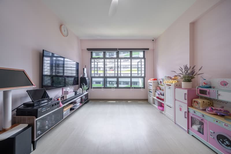 621B Tampines Street 61, 621B Tampines Street 61, 3 Bedrooms, 1,001 sqft, HDB Flat For Sale, by Caleb Peh, 500231143 - Living Room - PropertyGuru.com.sg