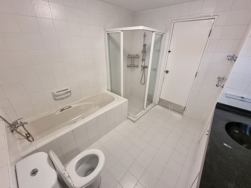 Point Loma, 30 Shelford Road, 4 Bedrooms, 3,262 sqft, Apartment For Rent, by Perline Chua, 500231144 - Bathroom - PropertyGuru.com.sg