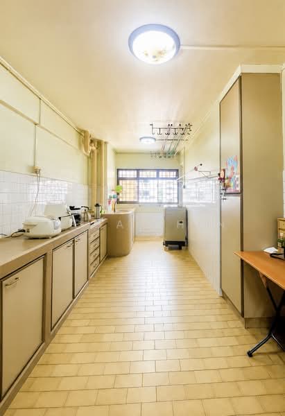 169 Bukit Batok West Avenue 8, 169 Bukit Batok West Avenue 8, 2 Bedrooms, 786 sqft, HDB Flat For Sale, by Mega Chen, 500231167 - Kitchen - PropertyGuru.com.sg
