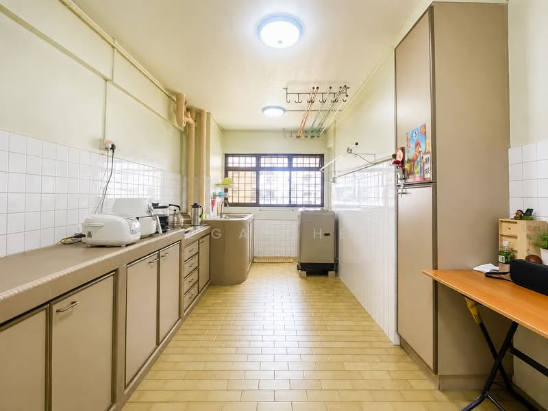 169 Bukit Batok West Avenue 8, 169 Bukit Batok West Avenue 8, 2 Bedrooms, 786 sqft, HDB Flat For Sale, by Mega Chen, 500231167 - Kitchen - PropertyGuru.com.sg