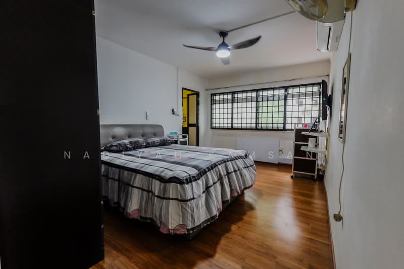 381 Tampines Street 32, 381 Tampines Street 32, 3 Bedrooms, 1,313 sqft, HDB Flat For Sale, by Nadiyah Kamsani, 500231168 - Masterbedroom - HUGE and no built-in - PropertyGuru.com.sg