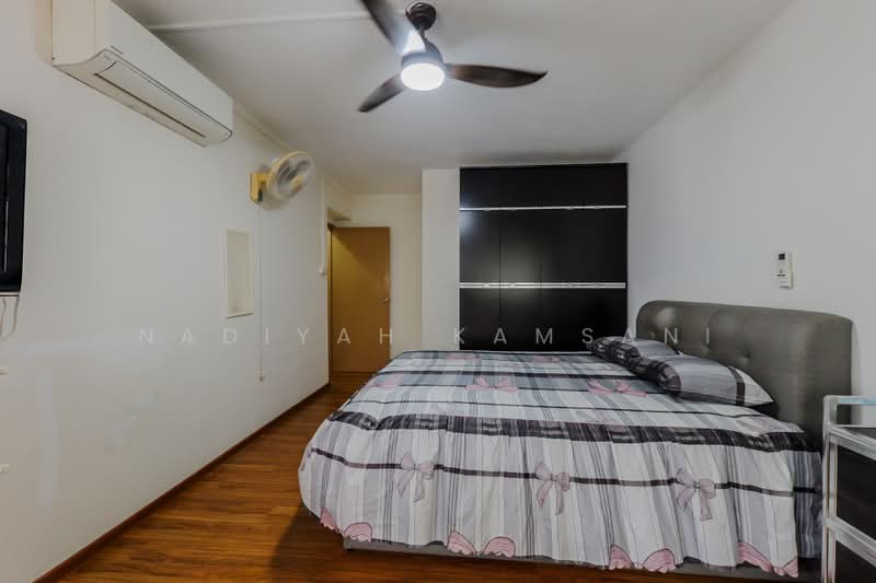 381 Tampines Street 32, 381 Tampines Street 32, 3 Bedrooms, 1,313 sqft, HDB Flat For Sale, by Nadiyah Kamsani, 500231168 - Masterbedroom - HUGE and no built-in - PropertyGuru.com.sg