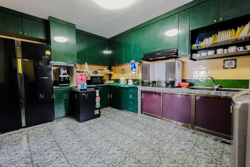 381 Tampines Street 32, 381 Tampines Street 32, 3 Bedrooms, 1,313 sqft, HDB Flat For Sale, by Nadiyah Kamsani, 500231168 - Kitchen - PropertyGuru.com.sg
