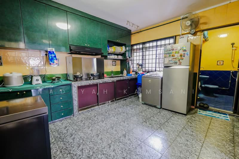 381 Tampines Street 32, 381 Tampines Street 32, 3 Bedrooms, 1,313 sqft, HDB Flat For Sale, by Nadiyah Kamsani, 500231168 - Kitchen - PropertyGuru.com.sg