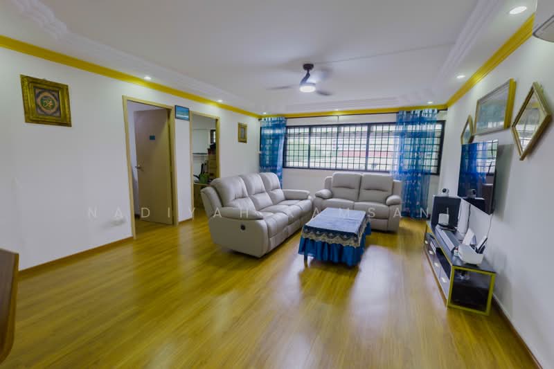 381 Tampines Street 32, 381 Tampines Street 32, 3 Bedrooms, 1,313 sqft, HDB Flat For Sale, by Nadiyah Kamsani, 500231168 - Living Room - PropertyGuru.com.sg