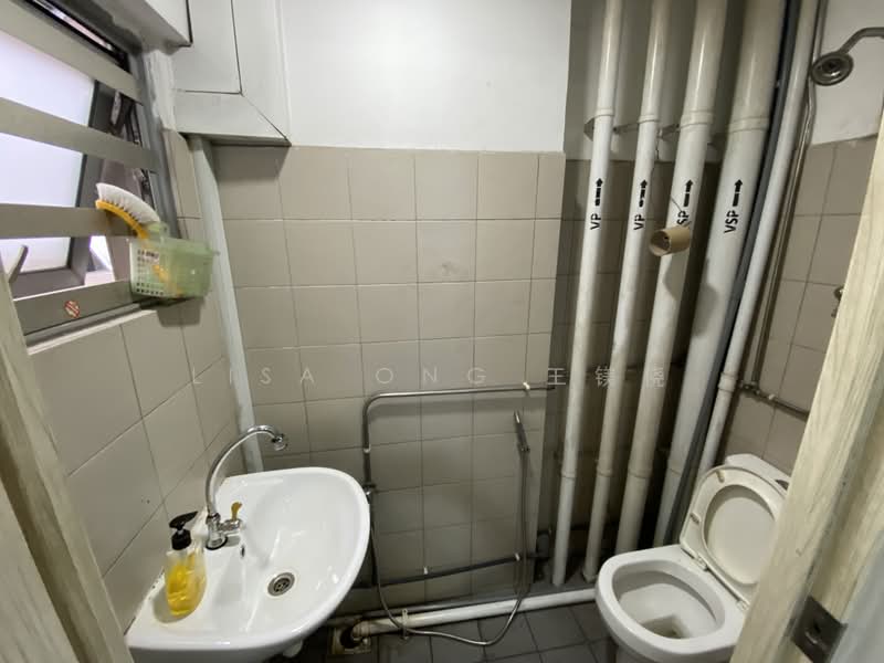Pioneer Centre, 1 Soon Lee Street, 1,485 sqft, Factory / Workshop (B2) For Rent, by Lisa Ong 王镁侥, 500231175 - Bathroom - CommercialGuru.com.sg