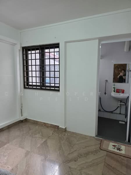 115 Serangoon North Avenue 1, 115 Serangoon North Avenue 1, 2 Bedrooms, 775 sqft, HDB Flat For Sale, by REBECCA, 500231186 - Bathroom - PropertyGuru.com.sg