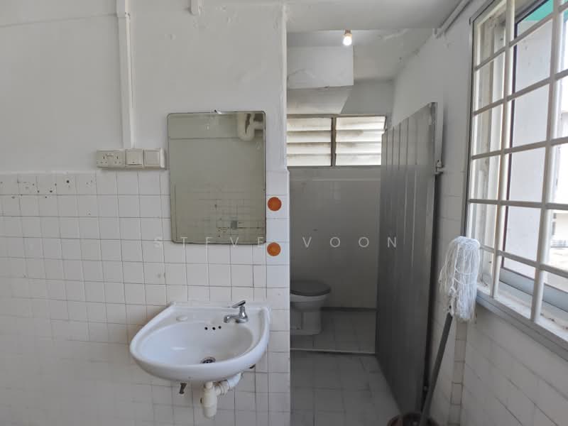 539 Bedok North Street 3, 539 Bedok North Street 3, 2 Bedrooms, 721 sqft, HDB Flat For Rent, by Steve Voon, 500231189 - Bathroom - PropertyGuru.com.sg