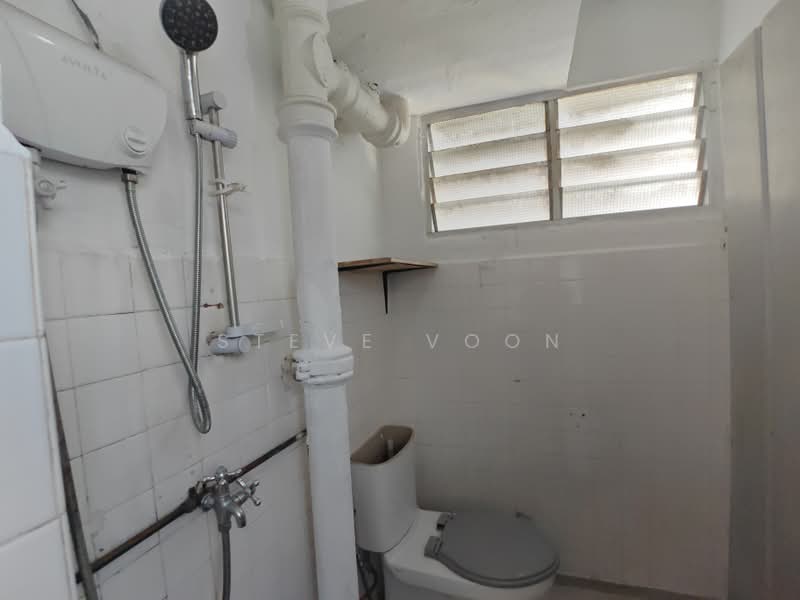 539 Bedok North Street 3, 539 Bedok North Street 3, 2 Bedrooms, 721 sqft, HDB Flat For Rent, by Steve Voon, 500231189 - Bathroom - PropertyGuru.com.sg