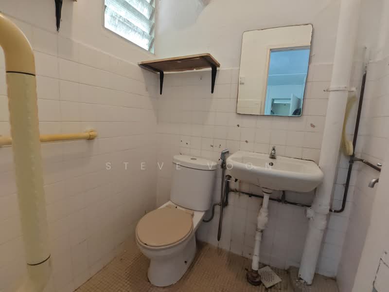539 Bedok North Street 3, 539 Bedok North Street 3, 2 Bedrooms, 721 sqft, HDB Flat For Rent, by Steve Voon, 500231189 - Bathroom - PropertyGuru.com.sg