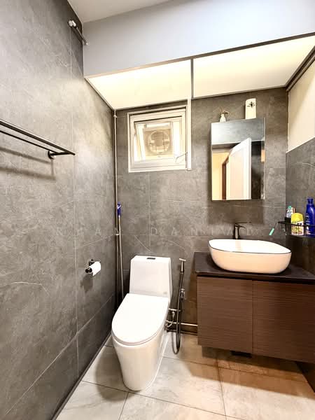 62A Strathmore Avenue, 62A Strathmore Avenue, 3 Bedrooms, 1,259 sqft, HDB Flat For Sale, by Ryan Danial, 500231213 - Bathroom - PropertyGuru.com.sg