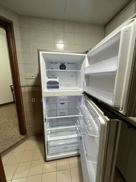 The Bayshore, 34 Bayshore Road, 2 Bedrooms, 1,012 sqft, Condominium For Sale, by David Wee, 500231220 - Kitchen - PropertyGuru.com.sg